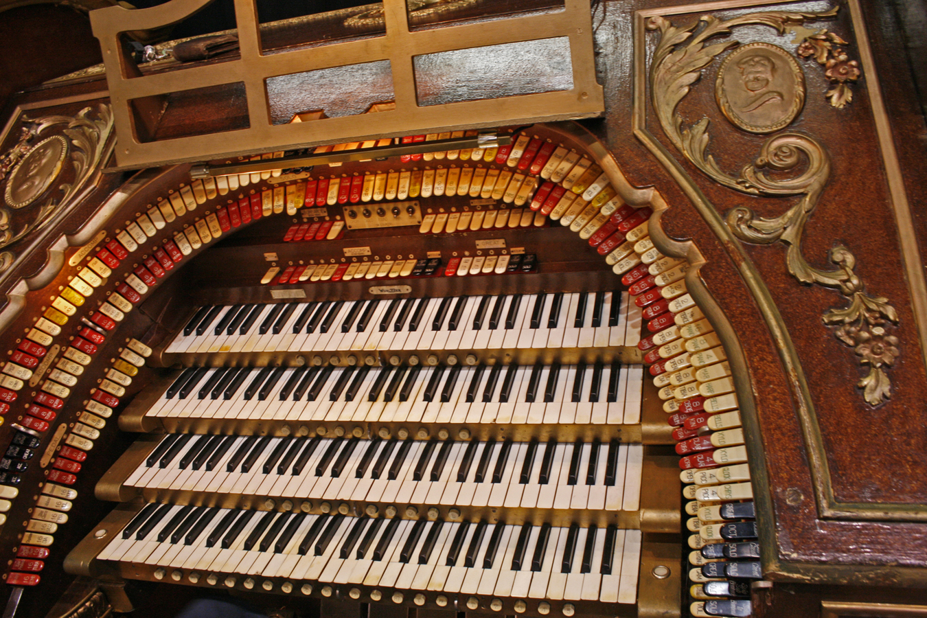 Wurlitzer Organ, Op. 1984 (1928) in LIU Schwartz Athletic Center - Brooklyn, NY (photo: Steven E. Lawson)